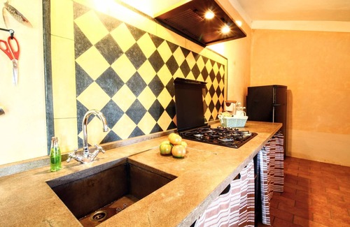 Castiglione del Lago Apartment | Apartment near Lake Trasimeno with Pool