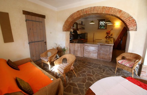 Castiglione del Lago Apartment | Apartment near Lake Trasimeno with Pool
