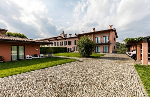 Monterotondo Apartment | Apartment in Iseo with Pool Bliss