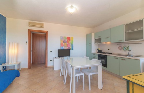 Porto Pozzo Apartment | Apartment “I Mirti di Porto Pozzo” close to the Beach with Sea View, Garden & Terrace