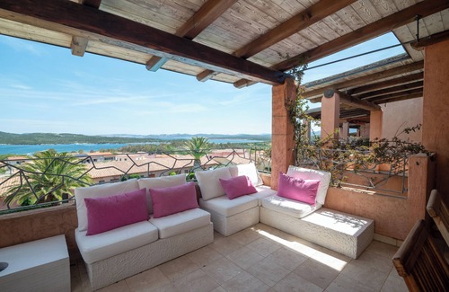 Porto Pozzo Apartment | Apartment 'Il Fiordo 28' with Sea View, Shared Pool and Air Conditioning