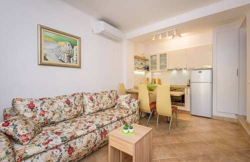 Ploce Apartment | Apartment Jadranka with Sea View in Rogotin
