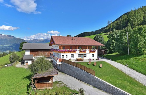 Racines Apartment | Apartment "Joselehof Edelweiss" with Mountain View, Wi-Fi & Garden