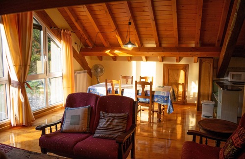 Uztarroz Apartment | Apartment 'Kabila Enea 2' with Mountain View, Private Garden and Wi-Fi