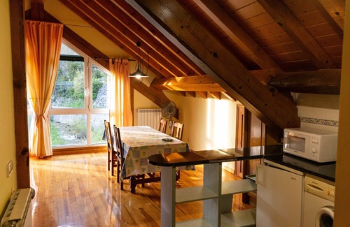 Uztarroz Apartment | Apartment 'Kabila Enea 2' with Mountain View, Private Garden and Wi-Fi