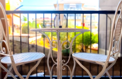 Cibali Apartment | Apartment 'Kataneasyhouse' with Private Terrace, Wi-Fi and Air Conditioning