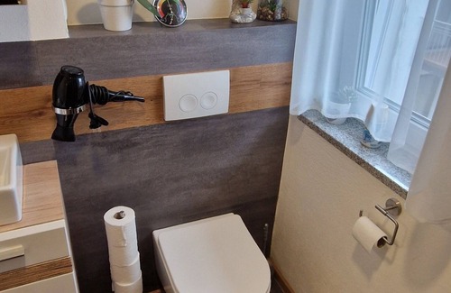 Roding Apartment | Apartment kitchen, WLAN, SMART TV, modern, single bed
