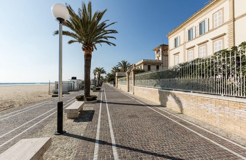 Grottammare Apartment | Apartment L'Ancora. Beautiful, on the sea, in the center!