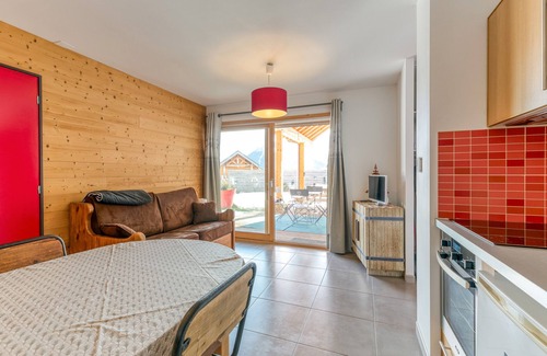 Saint-Jean-d'Arves Apartment | Apartment 'L'escargot' with Mountain View, Private Terrace and Wi-Fi