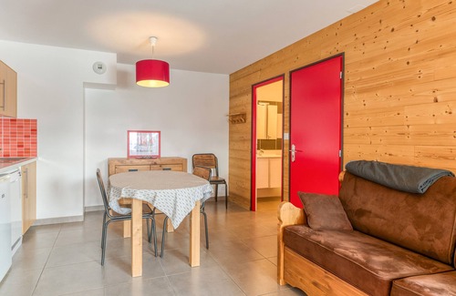 Saint-Jean-d'Arves Apartment | Apartment 'L'escargot' with Mountain View, Private Terrace and Wi-Fi