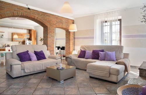 Castell'Alfero Apartment | Apartment 'La Dolce Vita' with Private Garden, Private Pool and Wi-Fi