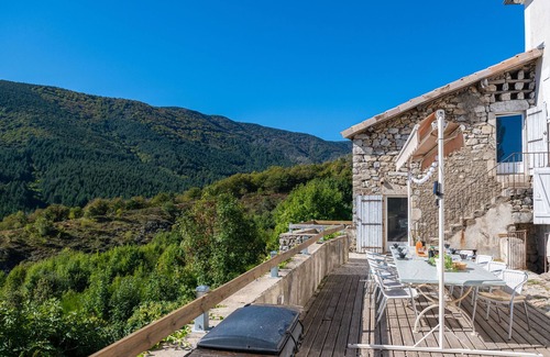 Valgorge Apartment | Apartment 'La Ferme De Chalas - Appart'chambre' with Shared Pool, Shared Terrace and Wi-Fi