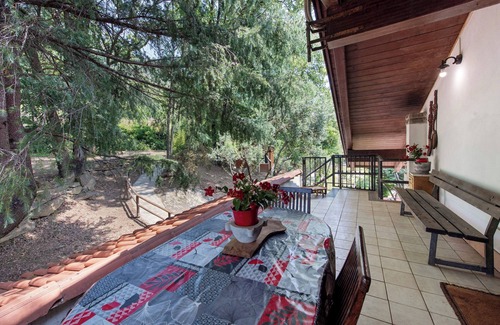 Varazze House | Apartment 'La Liguria Tra Gli Ulivi 2' with Mountain View, Wi-Fi and Air Conditioning