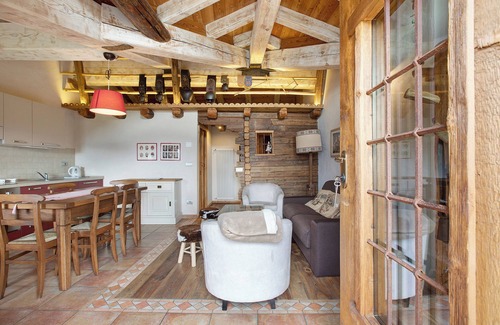 Charvensod Apartment | Apartment 'La Ponteille' with Shared Terrace, Shared Garden, and Wi-Fi
