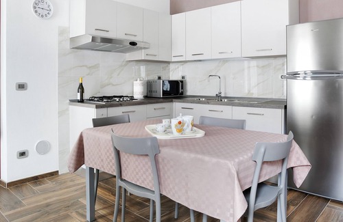 Verduno House | Apartment 'La Terrazza' with Mountain View, Wi-Fi and Air Conditioning