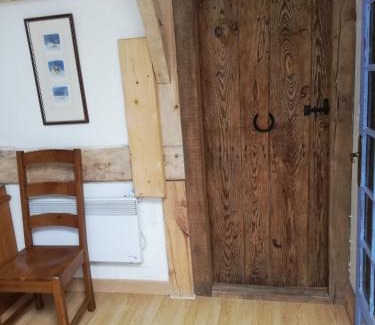 Saint-Antoine-Cumond Apartment | Apartment Le Buguet
