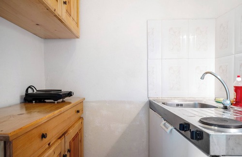 Frinion Apartment | Apartment "Lefkothea 3" with Sea View, Balcony & Wi-Fi