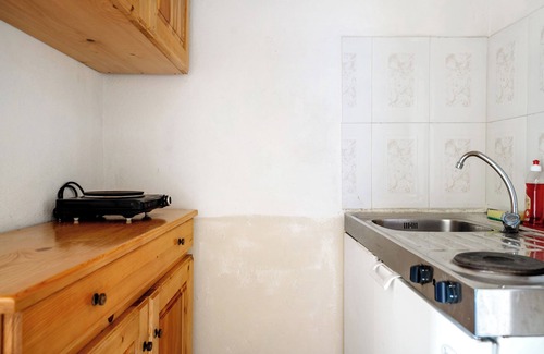 Frinion Apartment | Apartment "Lefkothea 5" with Sea View, Balcony & Wi-Fi