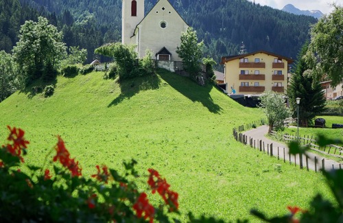 Racines Apartment | Apartment 'Leite' with Mountain View, Shared Garden and Wi-Fi