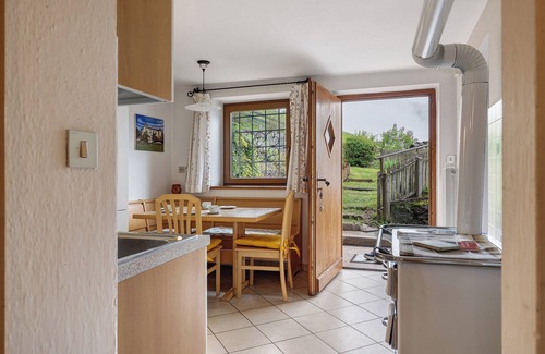 Tires Apartment | Apartment 'Leitner Stubenwohnung' with Mountain View, Private Terrace and Wi-Fi