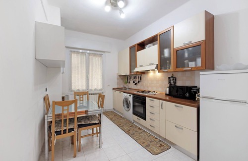 Sestri Ponente Apartment | Apartment 'Leo Genova Aeroporto' with Wi-Fi