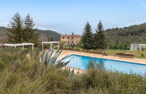 Jorba Apartment | Apartment 'Les Muntades Foc' with Mountain View, Wi-Fi and Air Conditioning