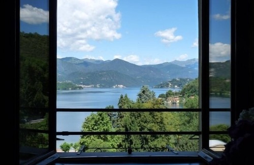 Gozzano Apartment | Apartment Lido in a period villa on Lake Orta with pool and spectacular view