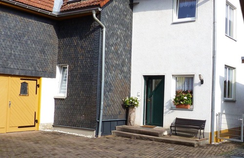 Suhl Apartment | Apartment 'Linde' with Shared Garden and Wi-Fi