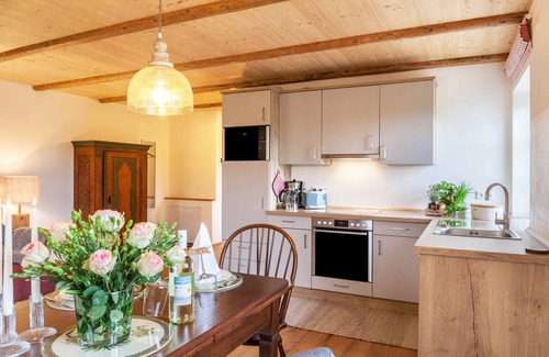 Rottenbuch Apartment | Apartment 'Lisbeth' with Shared Garden, Balcony and Wi-Fi