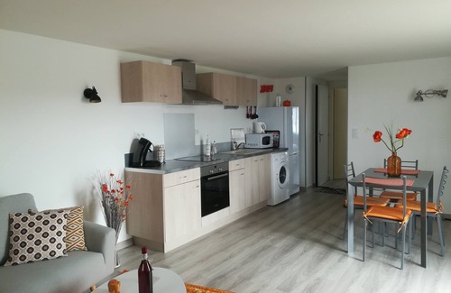 Jonzac Apartment | Apartment located on the ground floor of a small residence with four