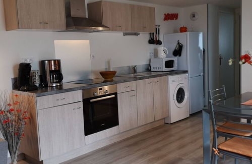 Jonzac Apartment | Apartment located on the ground floor of a small residence with four
