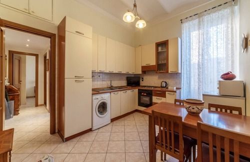 San Lorenzo Apartment | Apartment located on the second floor, of six in total, of a building with a lift (NOT suitable for disabled people).In 50 m2 of space it accommodates two people.In the San Lorenzo area, the apartment is located about 15 minutes walk from Termini Station