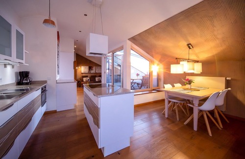 Pelham Apartment | Apartment "Loft 7" with Lake View, Shared Garden & Wi-Fi