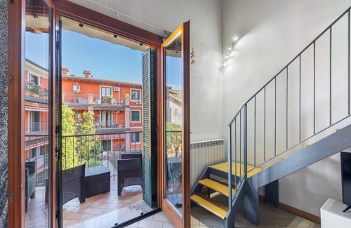 Lonato del Garda Apartment | Apartment 'Loft Regia Antica' with Balcony, Wi-Fi and Air Conditioning