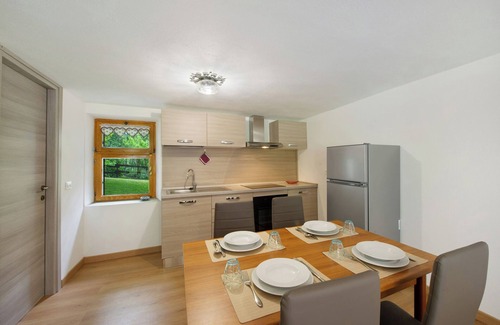 Issime Apartment | Apartment 'Luéisch Ketschu 1' with Mountain View, Shared Garden and Wi-Fi