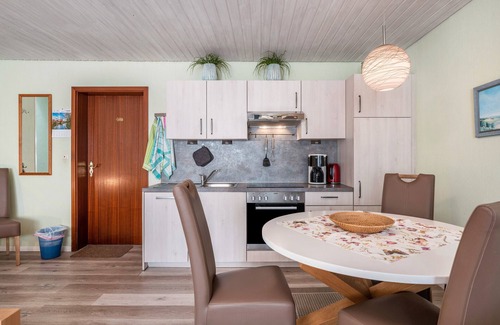 Schulp Apartment | Apartment 'Luv Und Lee' with Private Terrace, Shared Garden and Wi-Fi