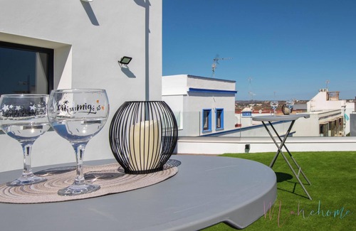 Ayamonte Apartment | Apartment ‘Luxury Doña Bella 2A’ with Pool, Wi-Fi, A/C & Terrace