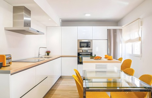 Almeria Centro Apartment | Apartment 'Magnifico Apto Pleno Centro Almeria' with Balcony, Wi-Fi and Air Conditioning
