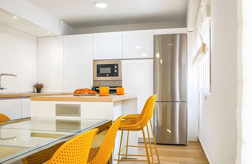 Almeria Centro Apartment | Apartment 'Magnifico Apto Pleno Centro Almeria' with Balcony, Wi-Fi and Air Conditioning