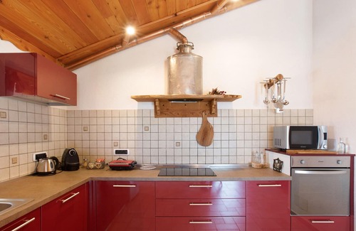 Chantignan Apartment | Apartment "Maison Povil" with Mountain View, Private Garden & Wi-Fi