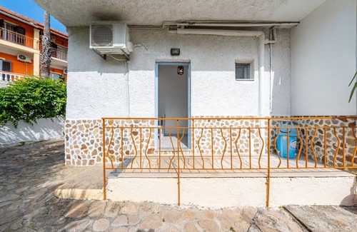 Notos Apartment | Apartment 'Maltas' with Shared Terrace, Wi-Fi and Air Conditioning