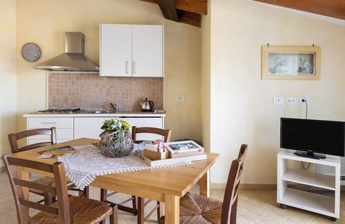 Toirano Apartment | Apartment 'Mandarino Agriturismo La Ferla' with Sea View, Private Terrace and Air Conditioning