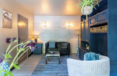 Esbeek Apartment | Apartment Maneschijn Delightful sleep in a green location near natural areas.