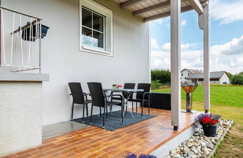 Arnstorf Apartment | Apartment 'Mayerhofer 1' with Private Terrace, Shared Garden and Wi-Fi