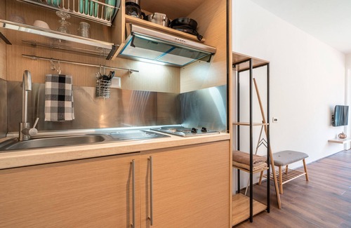 Archangelos Apartment | Apartment 'Mb Luxury Suites Charaki No 6' with Private Pool, Wi-Fi and Air Conditioning
