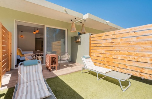 Archangelos Apartment | Apartment 'Mb Luxury Suites Charaki No 6' with Private Pool, Wi-Fi and Air Conditioning