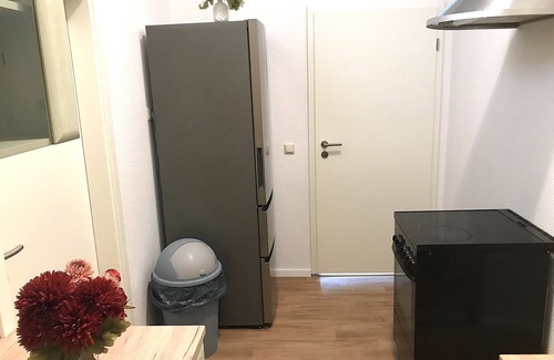 Meerane Apartment | Apartment 'Meeraner Parkresidenz Groß' with Wi-Fi
