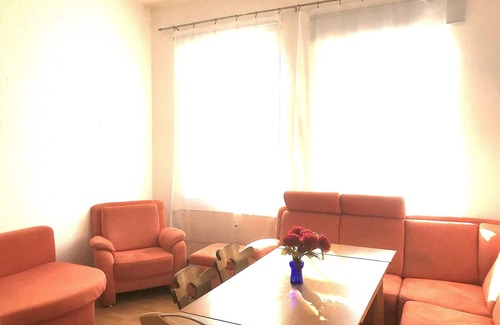 Meerane Apartment | Apartment 'Meeraner Parkresidenz Winter' with Wi-Fi