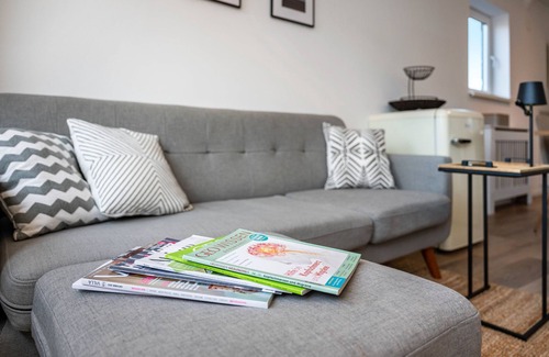 Heide Apartment | Apartment 'Mit Dachterrasse' with Lake View, Balcony and Wi-Fi