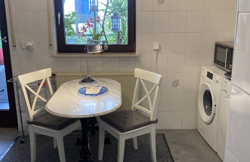 Glashuetten Apartment | Apartment mit Duschbad, Wintergarten und Terrasse im Schönen Taunus, Ruhige Lage